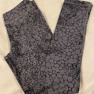 Black and gray patterned exercise leggings